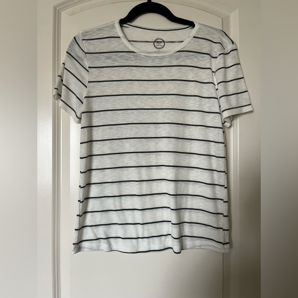 Maurice’s 24/7 Women’s Size Large Crew Neck Tee
